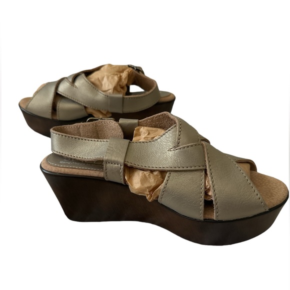 Sbicca New Gold Daytona Wedge Sandal size 10 - Picture 3 of 4